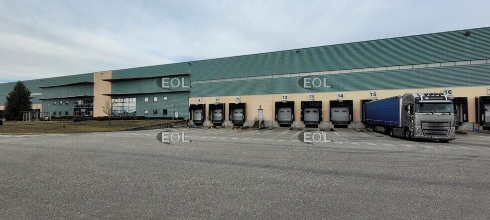Industrial in Saint-Vulbas for lease - Building Photo - Image 1 of 2