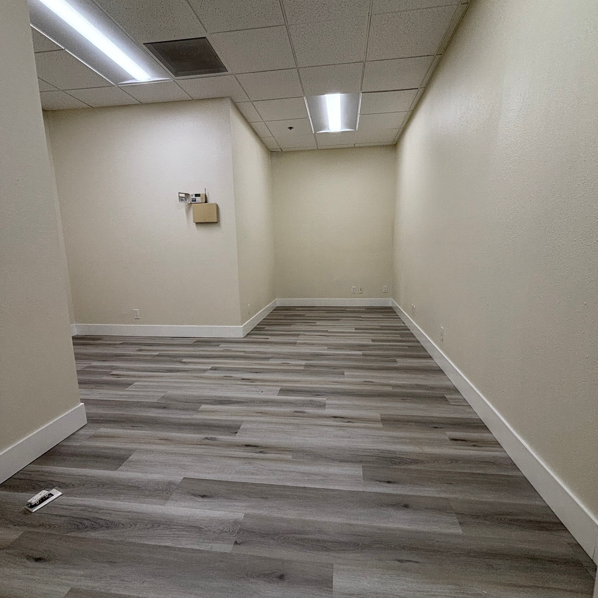 35325 Date Palm Dr, Cathedral City, CA for lease Interior Photo- Image 1 of 4