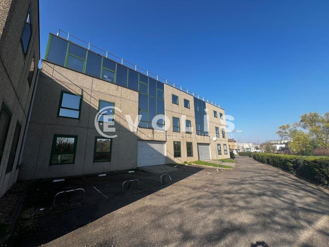 Office in Viry Chatillon for sale Building Photo- Image 1 of 11