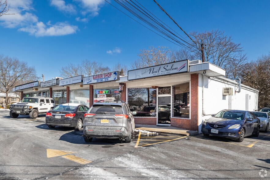 409-419 Lake Ave, Nesconset, NY à vendre - Photo du bâtiment - Image 2 de 5