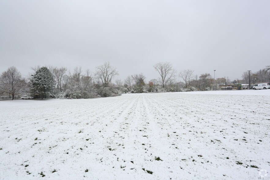 1300 N Farnsworth Ave, Aurora, IL à vendre - Photo du bâtiment - Image 2 de 3