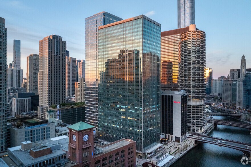 321 N Clark St, Chicago, IL à louer - Photo du bâtiment - Image 1 de 25