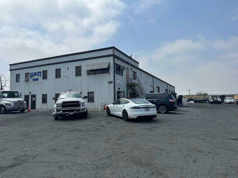 15176 Whittram Ave, Fontana, CA à louer - Photo du bâtiment - Image 2 de 18