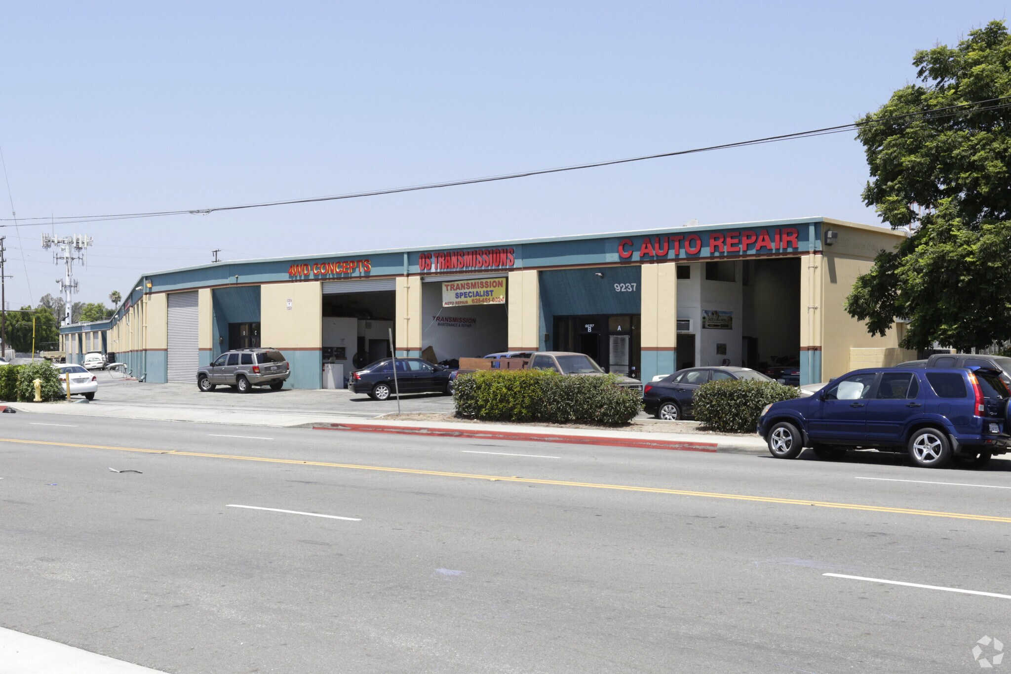 9237 Lower Azusa Rd, Temple City, CA à louer Photo principale- Image 1 de 16