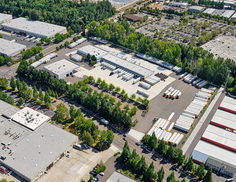 13704 NE Airport Way, Portland, OR à louer - Photo du bâtiment - Image 2 de 5