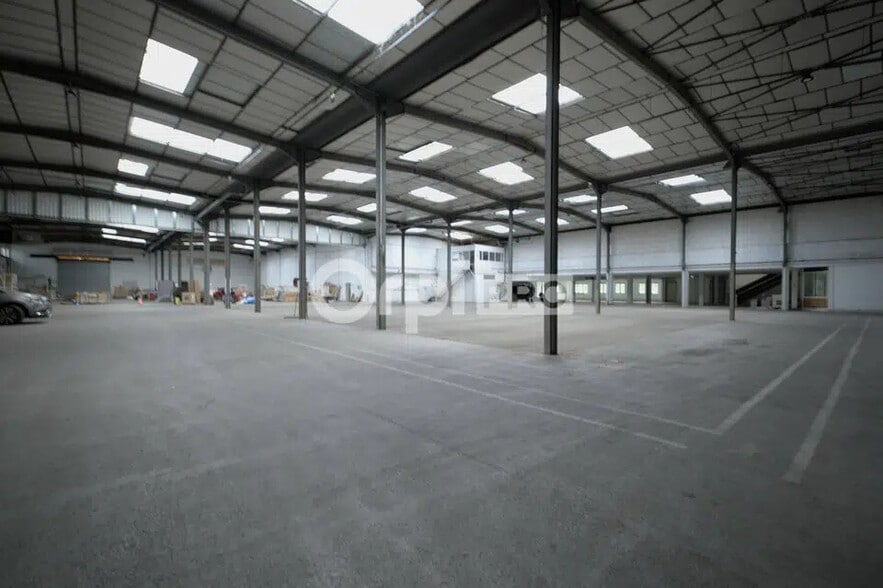 Office in Vaulx-en-Velin for lease - Interior Photo - Image 2 of 7