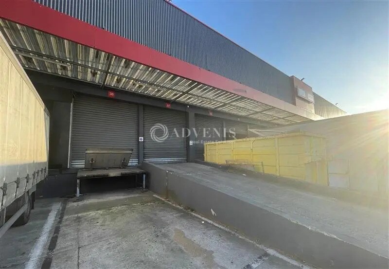 Industrial in Le Blanc-Mesnil for lease - Building Photo - Image 2 of 12