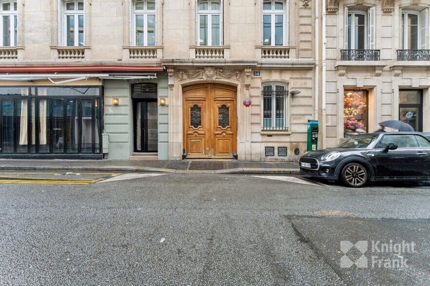 54 Rue De Ponthieu, Paris for lease - Building Photo - Image 2 of 17