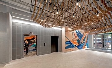 820 Davis St, Evanston, IL for lease Lobby- Image 2 of 15