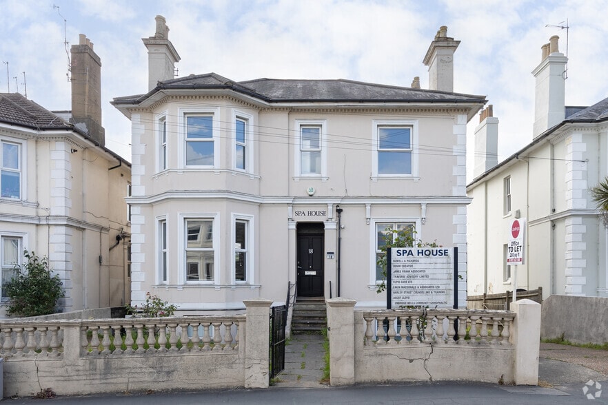 18 Upper Grosvenor Rd, Tunbridge Wells à louer - Photo du bâtiment - Image 2 de 3
