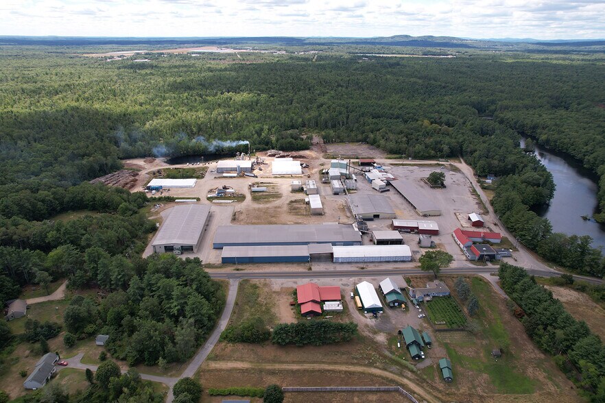 563 New Dam Rd, Sanford, ME à vendre - Photo du bâtiment - Image 2 de 11
