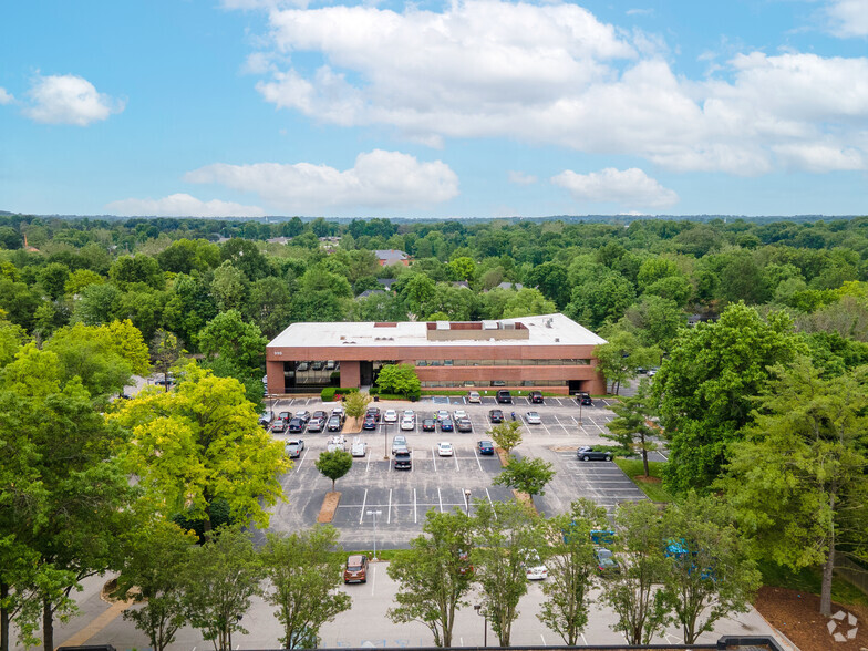 999 Executive Parkway Dr, Creve Coeur, MO à louer - Photo du b timent - Image 3 de 4