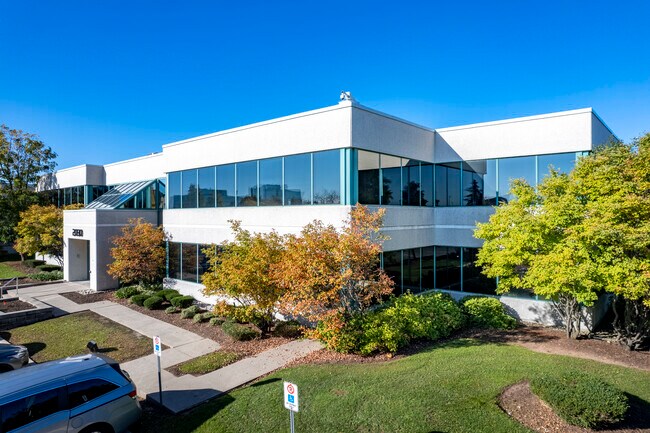 Plus de détails pour 2030 Bristol Cir, Oakville, ON - Bureau à louer