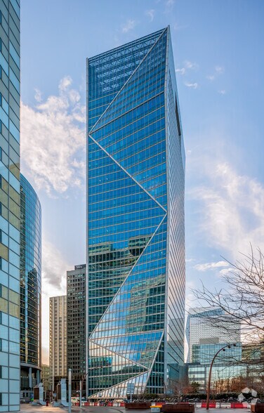 31 Place Des Corolles, Courbevoie à louer - Photo du bâtiment - Image 3 de 4