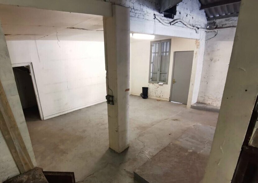 Industrial in Paris for lease - Building Photo - Image 2 of 6