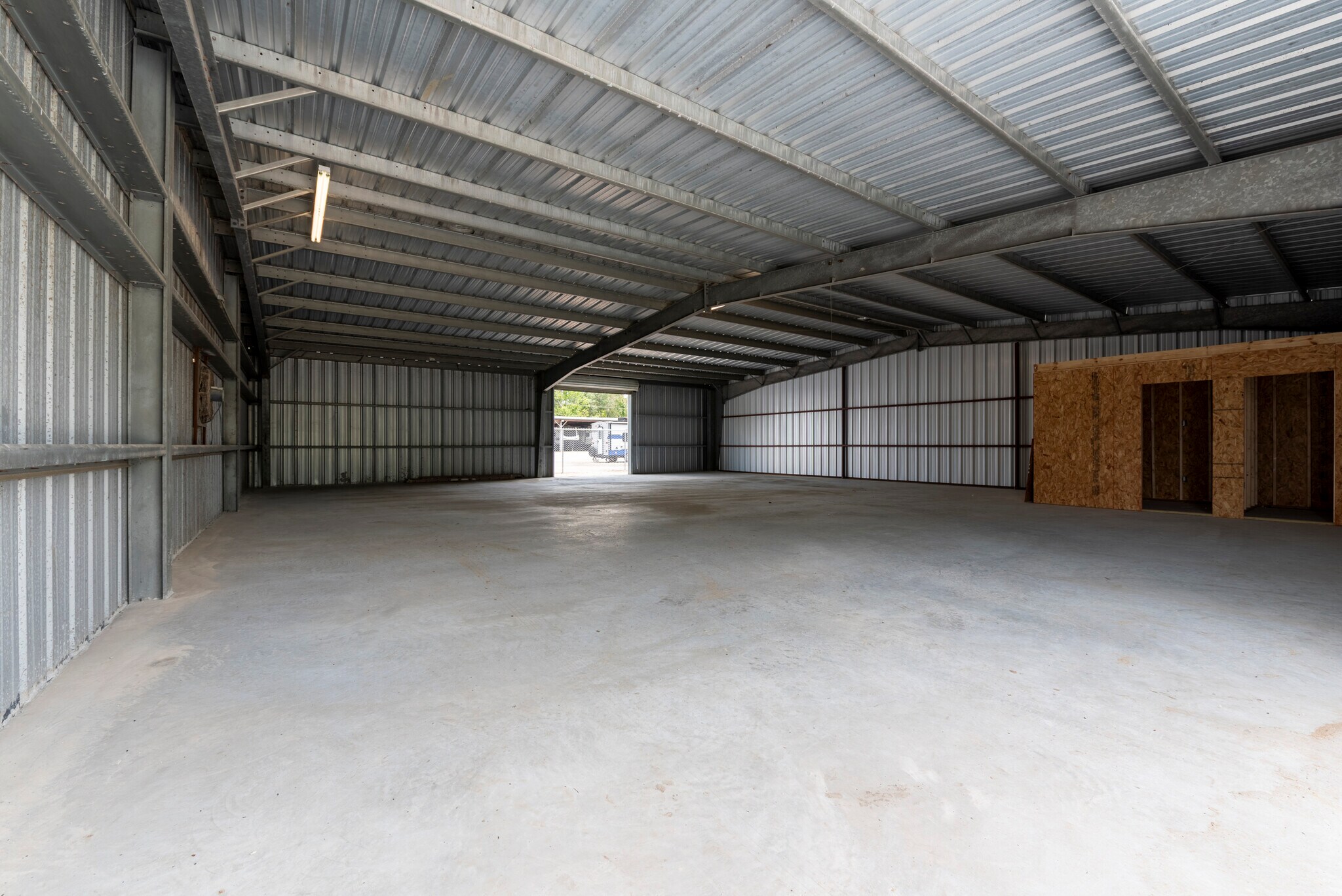 1618 Callaway Dr, Alvin, TX for lease Interior Photo- Image 1 of 5