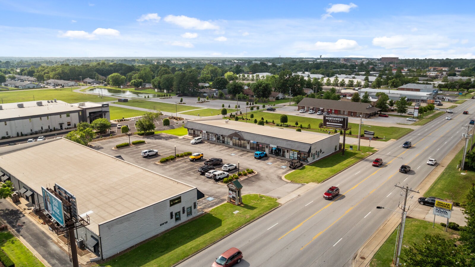 2212 S Walton Blvd, Bentonville, AR à vendre Photo du bâtiment- Image 1 de 1