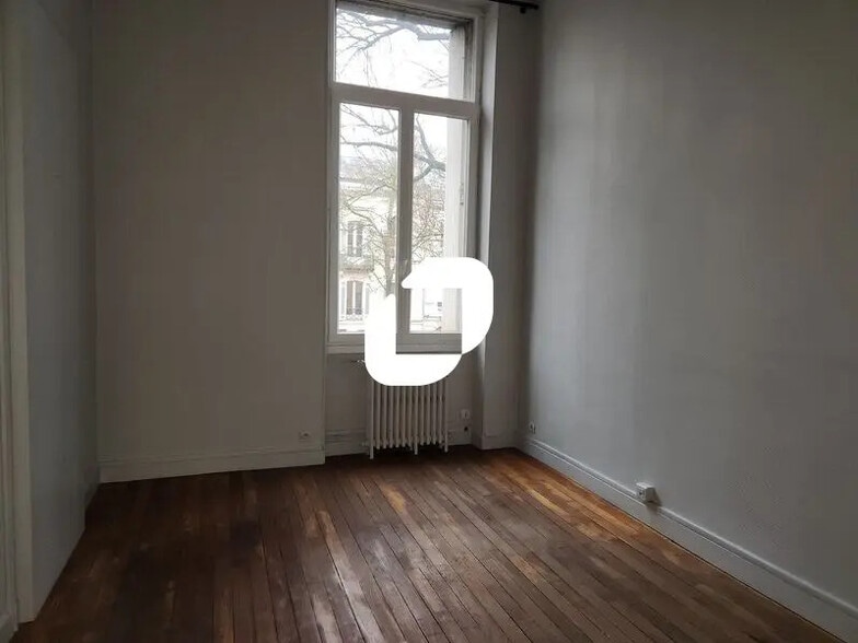 Office in Bordeaux for lease - Interior Photo - Image 3 of 10
