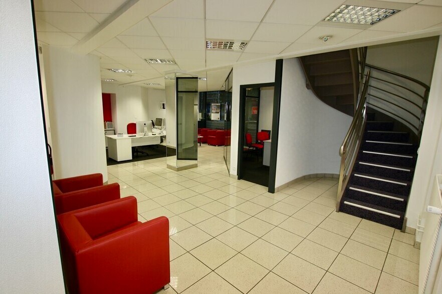 Retail in Le Havre for lease - Interior Photo - Image 3 of 3