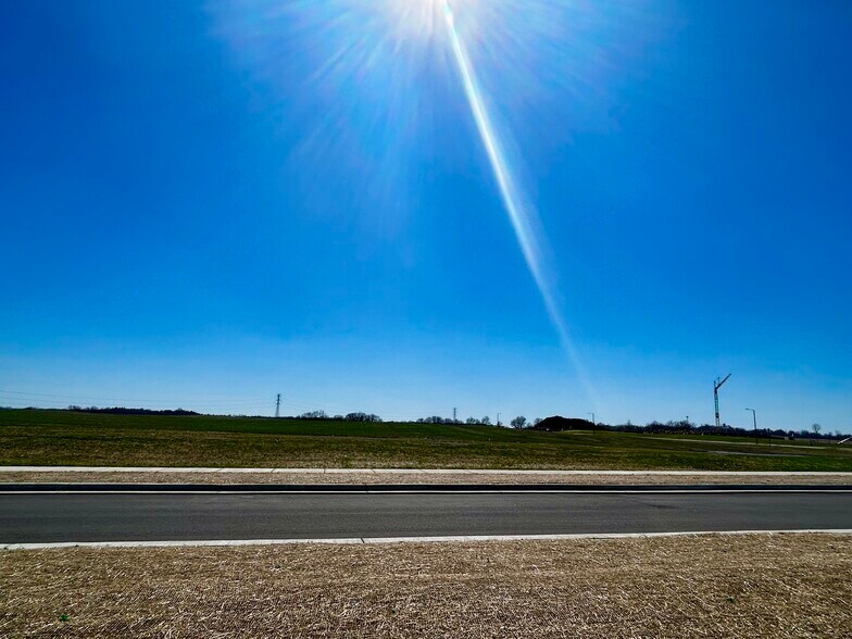 5335 Nobel Drive, Fitchburg, WI à vendre - Photo du bâtiment - Image 2 de 2