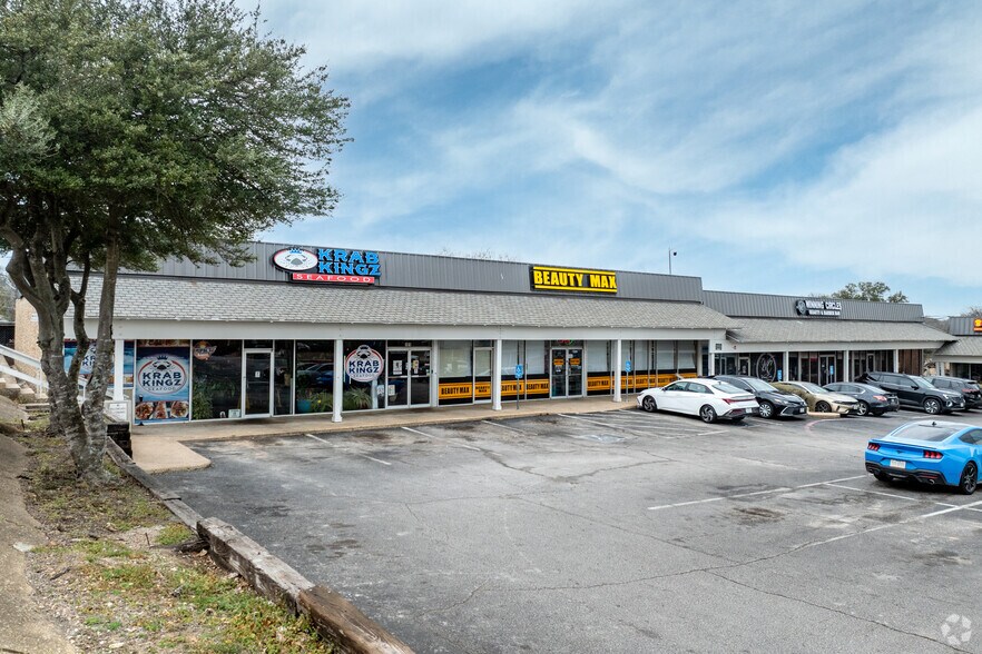 917 N Hampton Rd, DeSoto, TX à vendre - Photo du bâtiment - Image 2 de 6