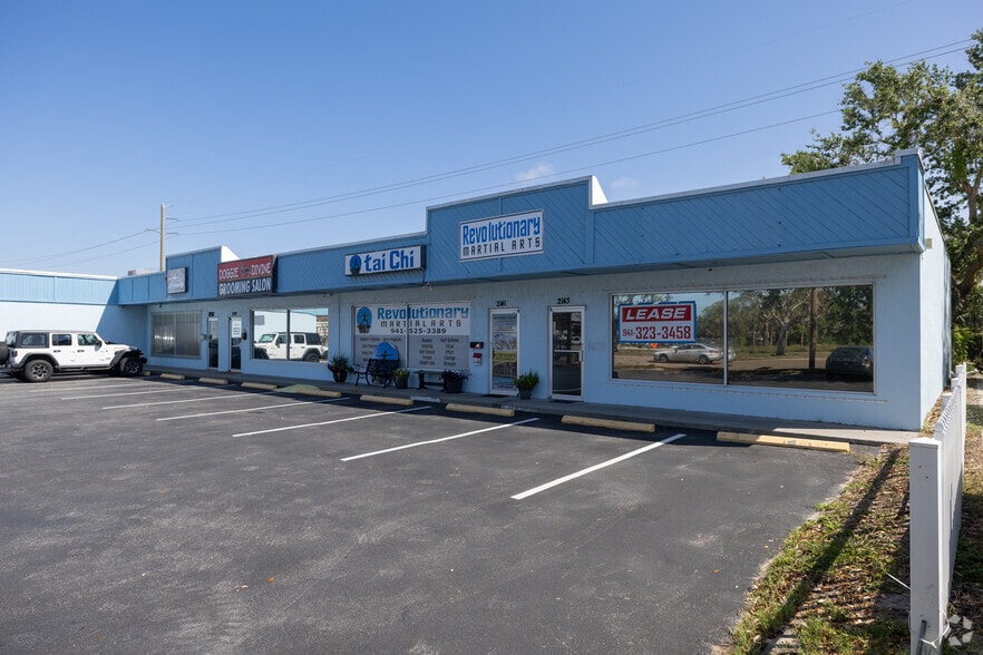 2131-2143 S Tamiami Trl, Venice, FL à louer - Photo du bâtiment - Image 3 de 13
