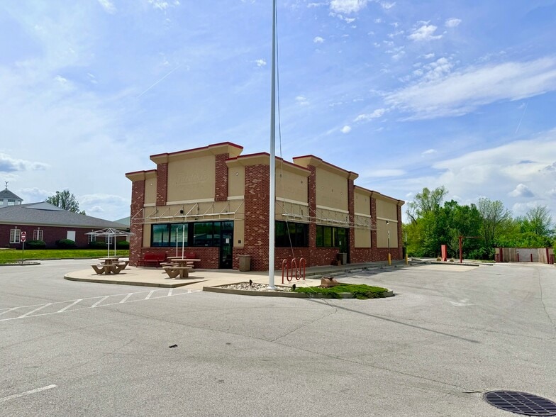 500 N Giant City Rd, Carbondale, IL à louer - Photo du bâtiment - Image 2 de 21