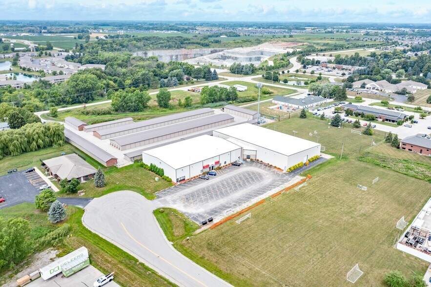 1856 Nimitz Dr, De Pere, WI à louer - Photo du bâtiment - Image 1 de 29