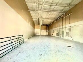 8102 Blanding Blvd, Jacksonville, FL for lease Building Photo- Image 2 of 5