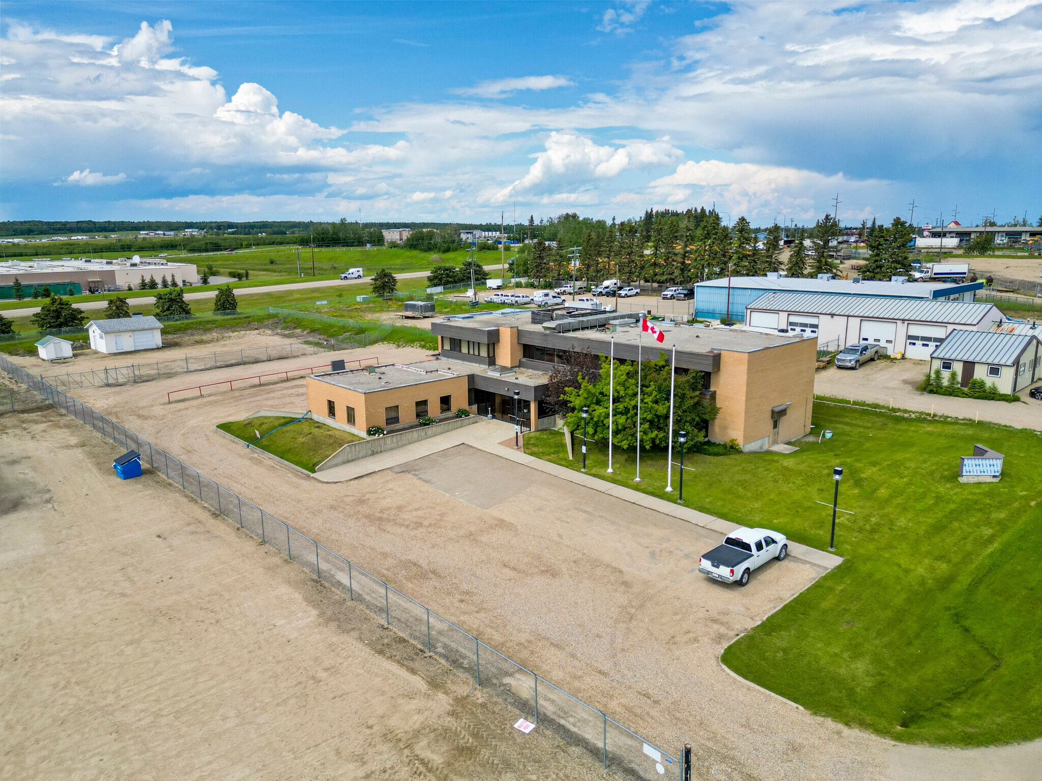 5516 Industrial Rd, Rocky Rapids, AB à louer Photo du bâtiment- Image 1 de 42