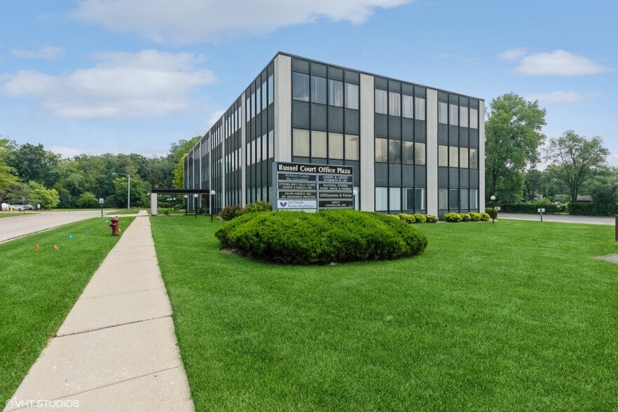 600 Russel Ct, Woodstock, IL for lease - Primary Photo - Image 1 of 20