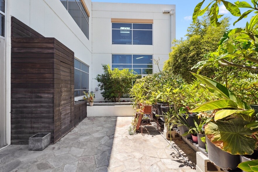 2215-2221 W 190th St, Torrance, CA for lease - Building Photo - Image 3 of 16