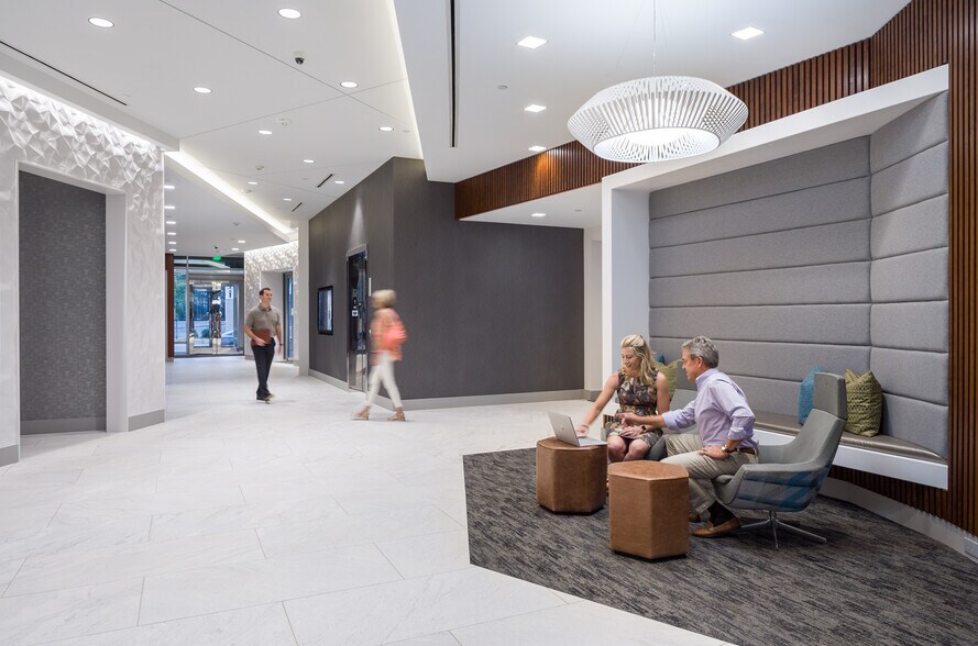 11933 Providence Rd, Charlotte, NC à louer - Photo du bâtiment - Image 2 de 22