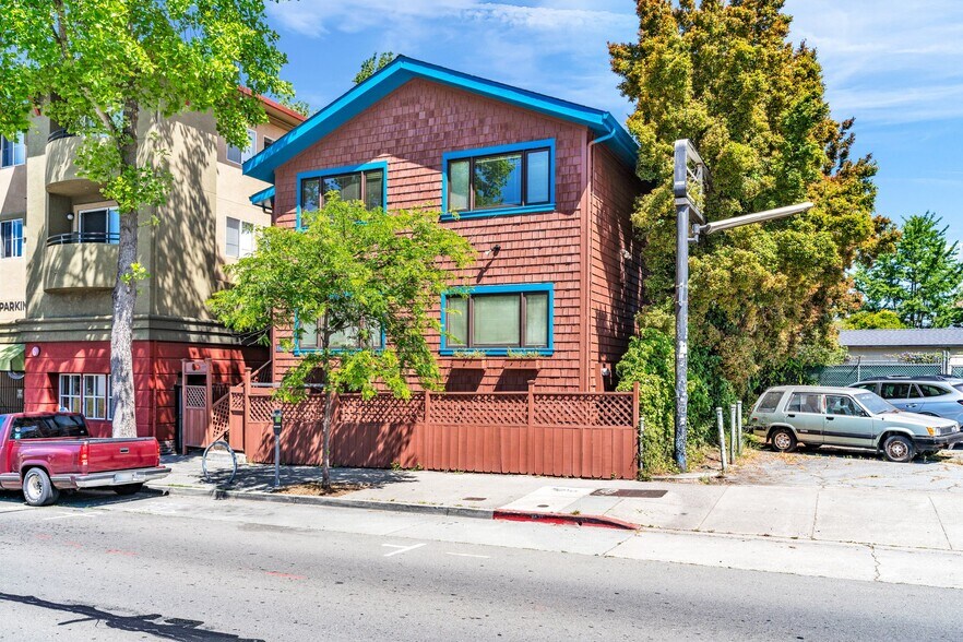 1633 University Ave, Berkeley, CA à louer - Photo du bâtiment - Image 2 de 33
