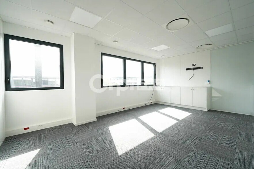 Bureau dans Dardilly à louer - Photo du bâtiment - Image 3 de 11