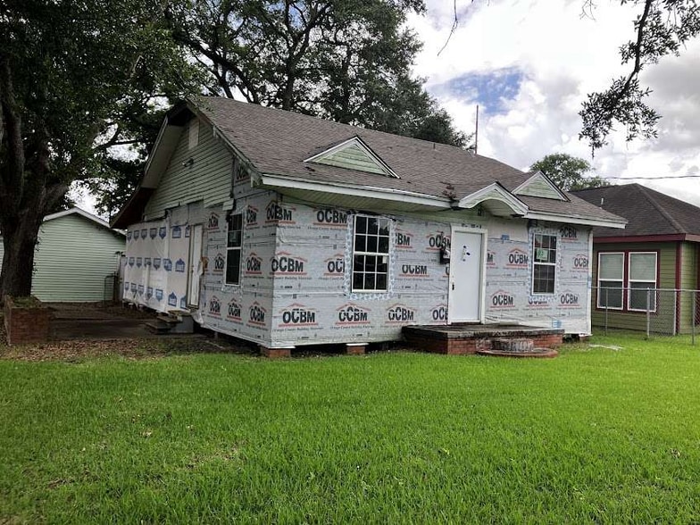 1705 Bolivar St, Beaumont, TX for sale - Primary Photo - Image 1 of 3