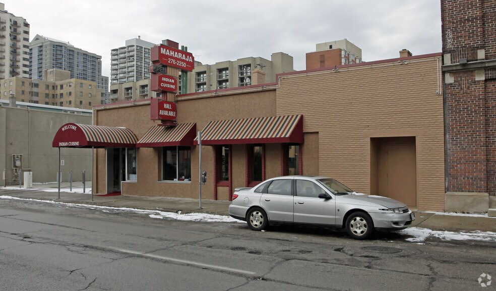 1550 N Farwell Ave, Milwaukee, WI à vendre - Photo du bâtiment - Image 2 de 2