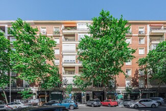 Plus de détails pour Calle de Orense, 37, Madrid - Commerce de détail à louer