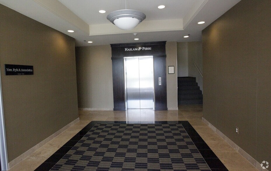 3491 Concours Dr, Ontario, CA à louer - Photo du bâtiment - Image 3 de 17