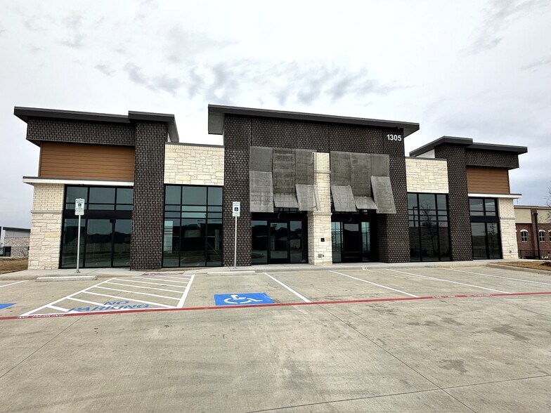 1308 Peaks View Ln, Celina, TX à louer - Photo du bâtiment - Image 2 de 7