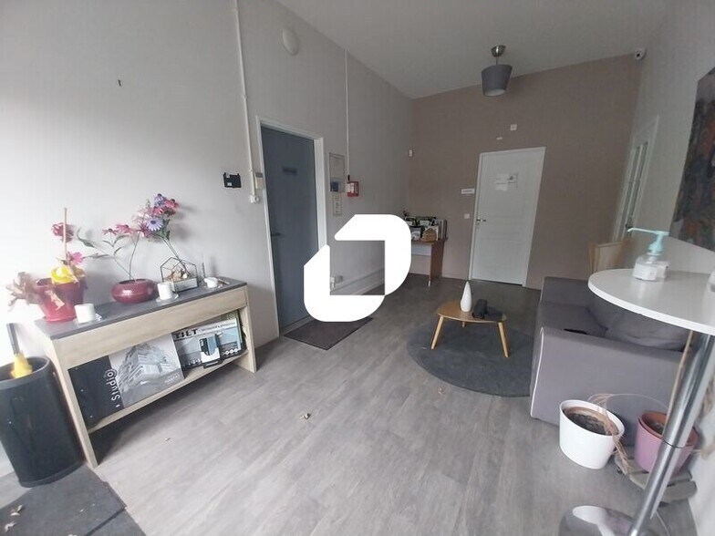 Flex in Trappes for lease - Interior Photo - Image 3 of 8