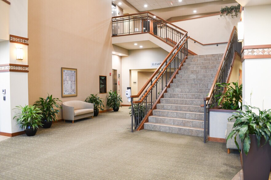 9910 DuPont Circle Dr E, Fort Wayne, IN à louer - Photo intérieure - Image 2 de 5