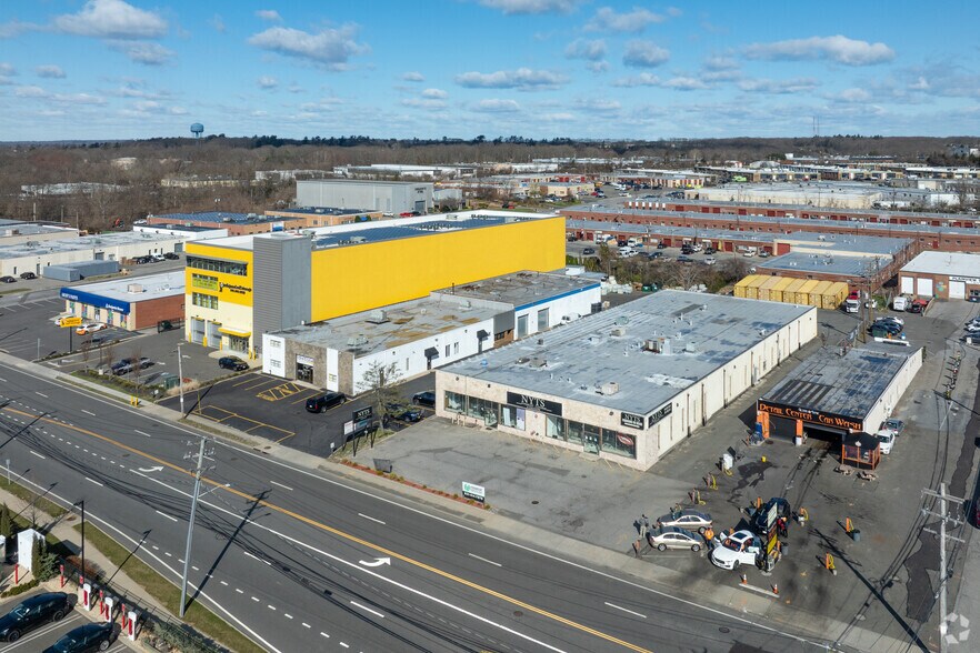 1538 Old Country Rd, Plainview, NY à vendre - Aérien - Image 2 de 8