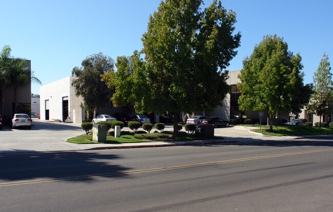 Plus de détails pour 8015 Silverton Ave, San Diego, CA - Industriel à louer