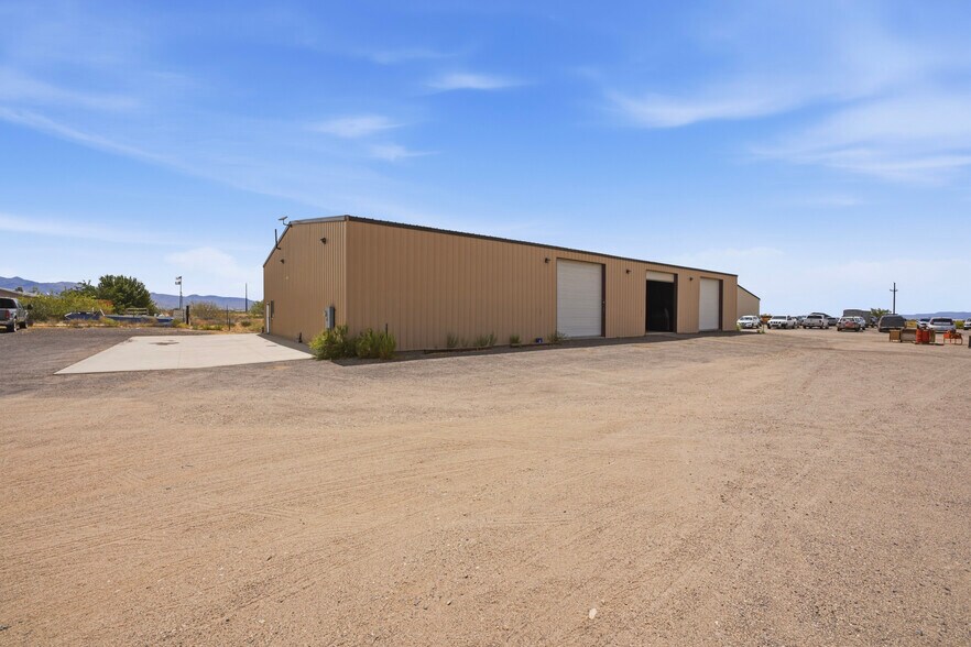 1125 N Lowell Rd, Golden Valley, AZ for lease - Primary Photo - Image 1 of 17