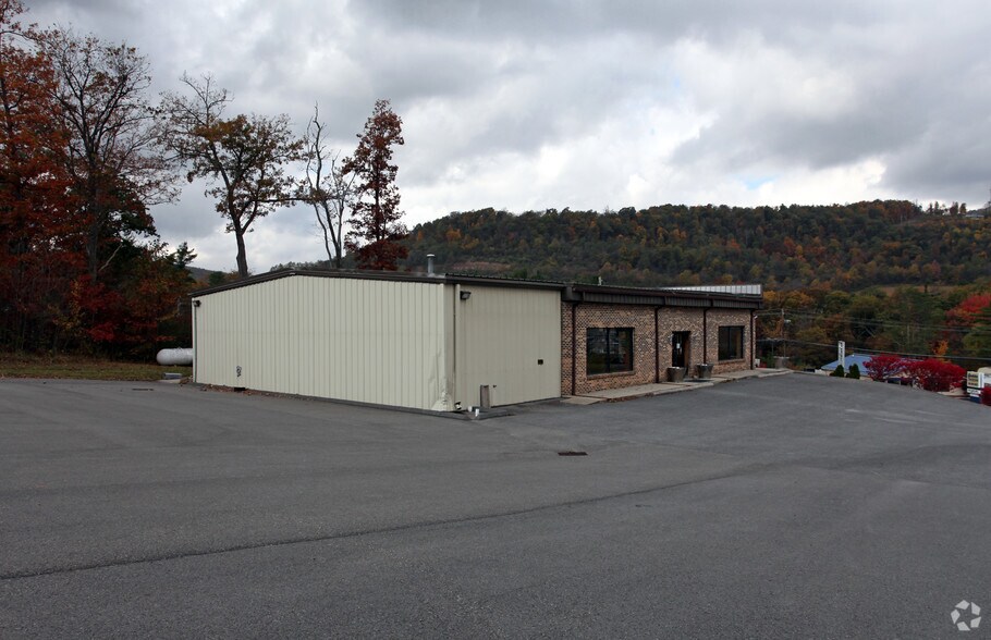19530 Garrett Hwy, Oakland, MD à vendre - Photo principale - Image 1 de 1