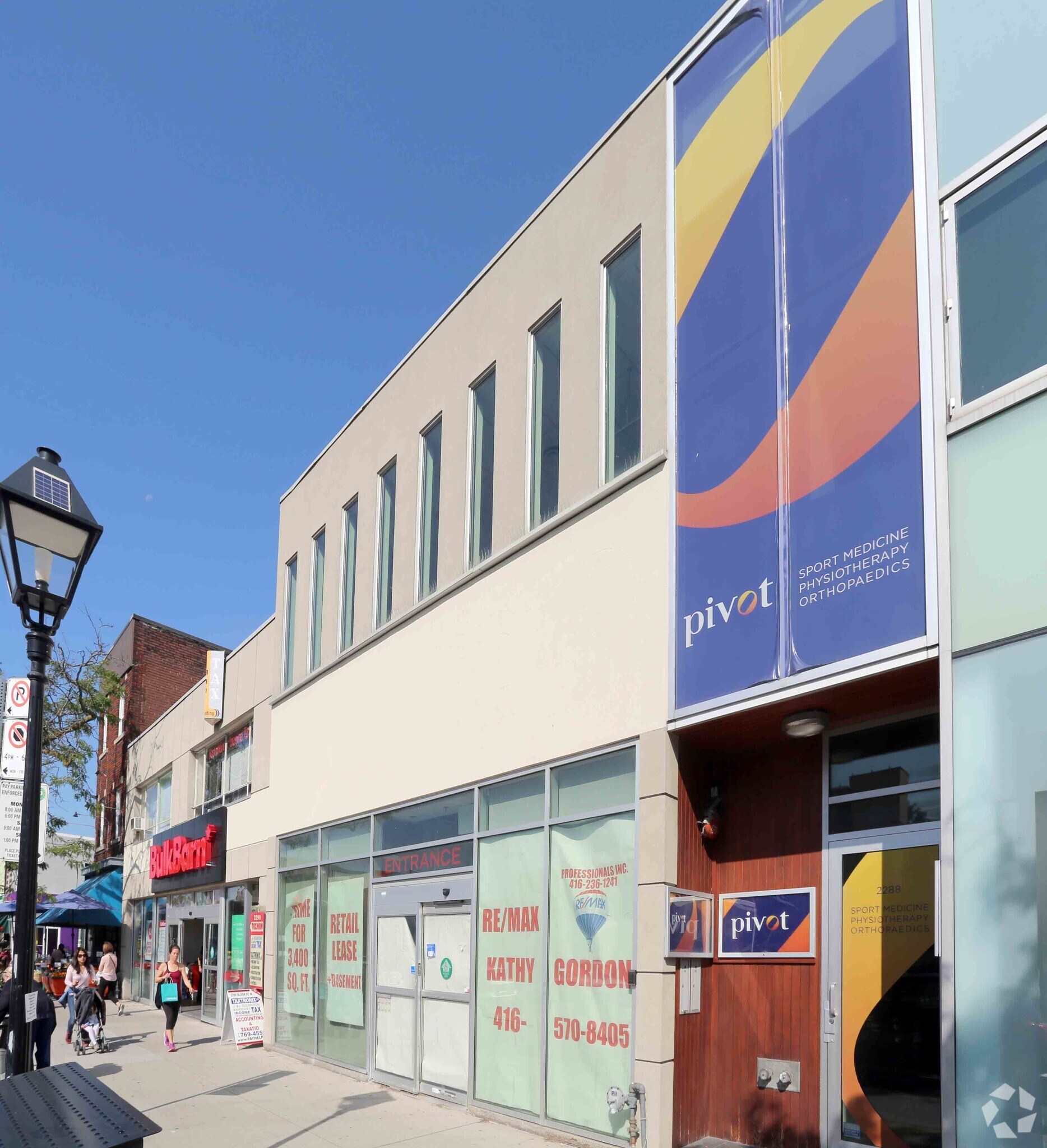 2288 Bloor St W, Toronto, ON à vendre Photo du bâtiment- Image 1 de 1