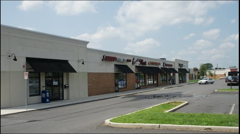 238-240 S West End Blvd, Quakertown, PA for lease - Primary Photo - Image 1 of 11