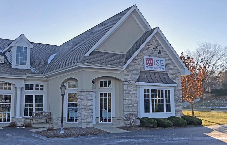 1300 Capitol Dr, Pewaukee, WI for sale - Building Photo - Image 1 of 1