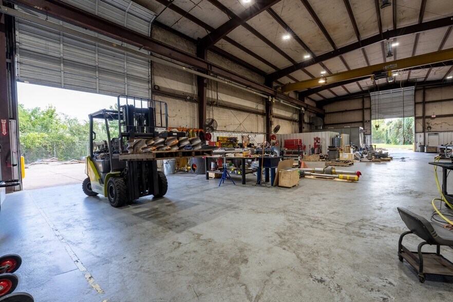 901 W 13th St, Deer Park, TX à louer - Photo du bâtiment - Image 3 de 6